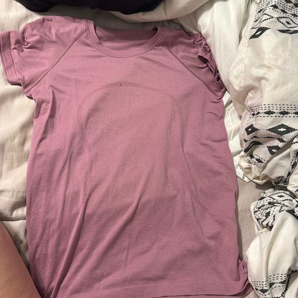 Lululemon swiftly tech, short sleeve hip length shirt